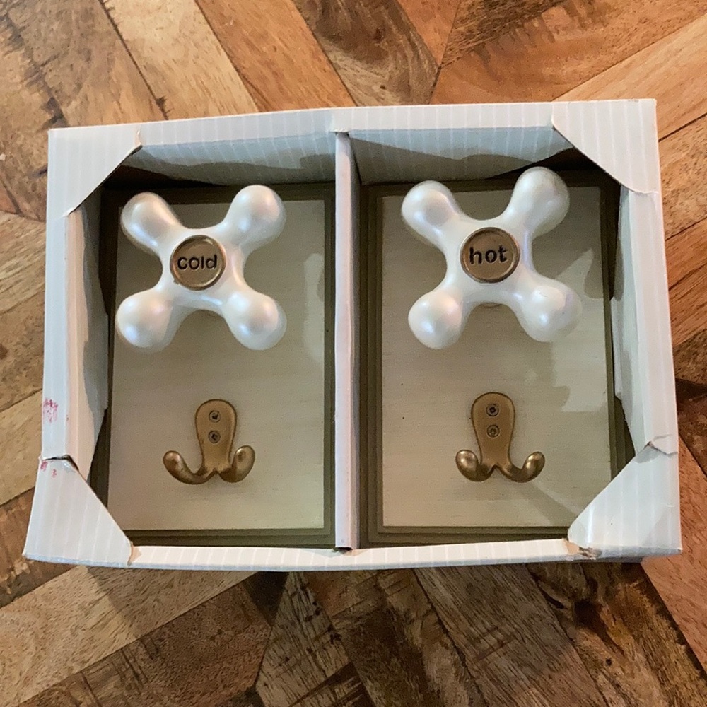 Bath hooks. NEW
